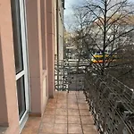 Luxurioes Kernsanierte Altbauwohnung