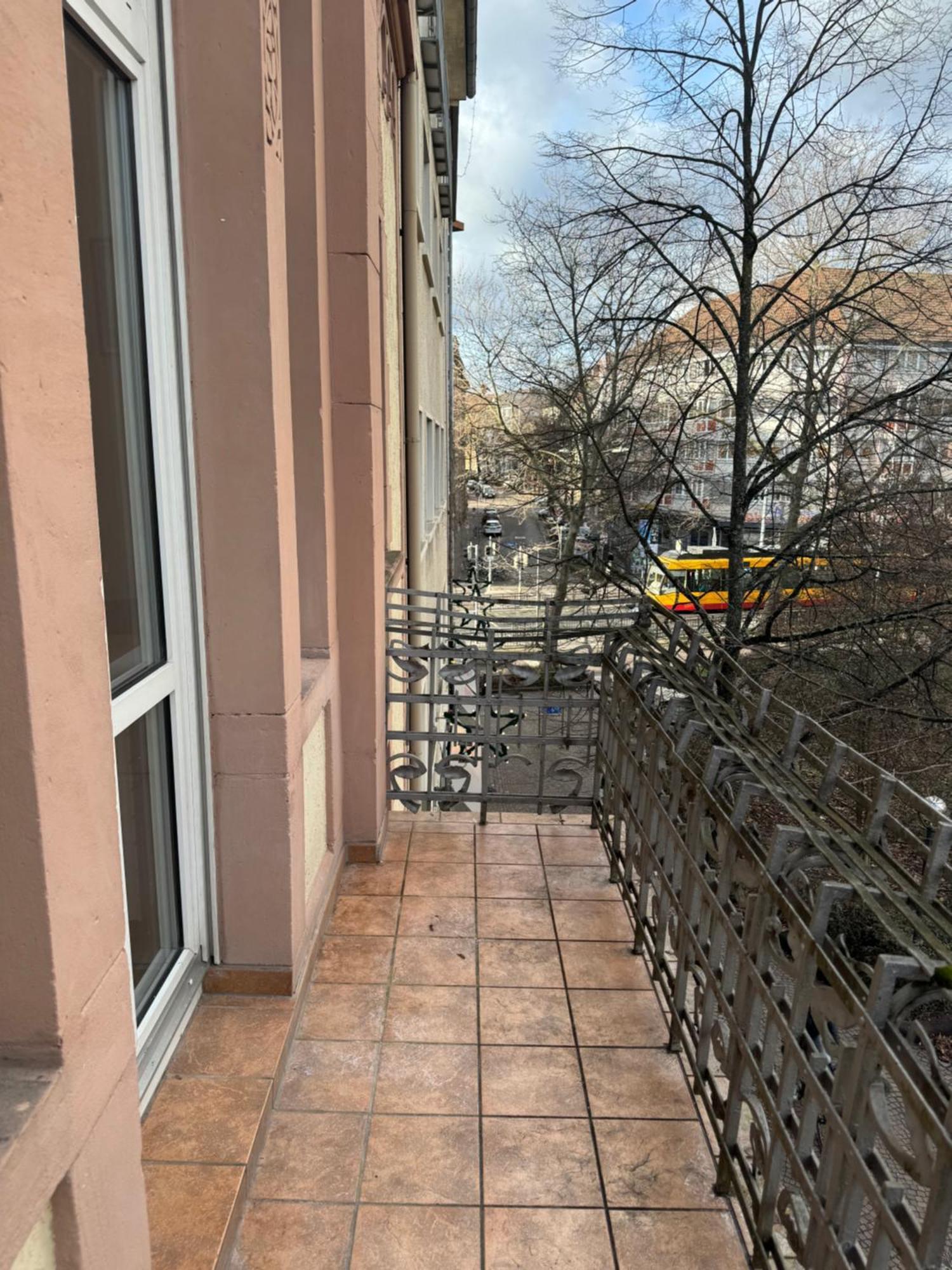 Apartment Luxurioes Kernsanierte Altbauwohnung