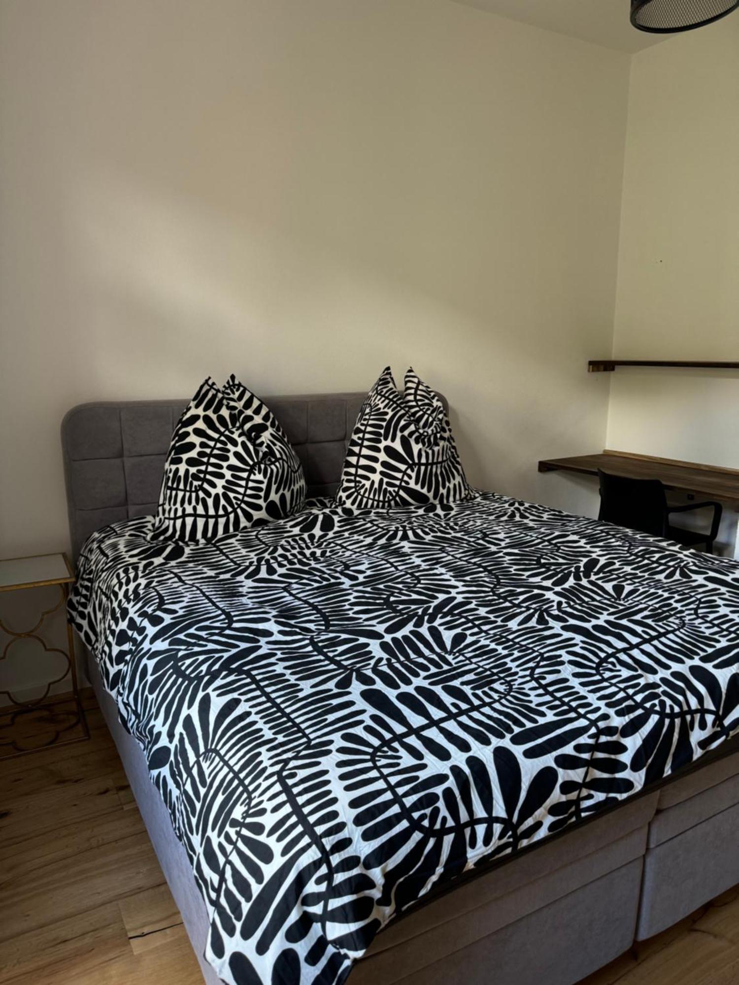 Apartment Luxurioes Kernsanierte Altbauwohnung *